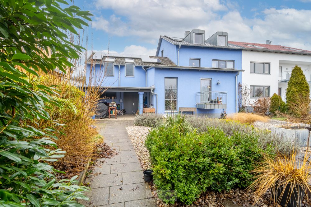 Immobilienangebot - Regensburg / Regensburg-Winzer - Alle - Sehr gepflegtes Zweiparteienhaus mit wunderschönem Grundstück im Stadtteil Winzer