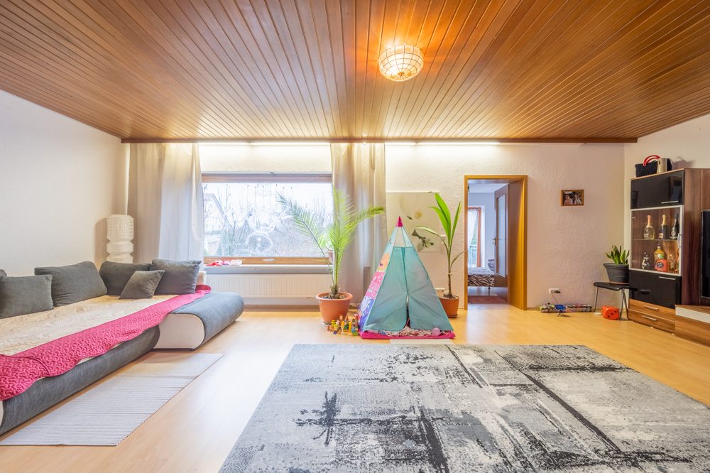 Immobilienangebot - Regensburg / Regensburg-Winzer - Alle - Sehr gepflegtes Zweiparteienhaus mit wunderschönem Grundstück im Stadtteil Winzer