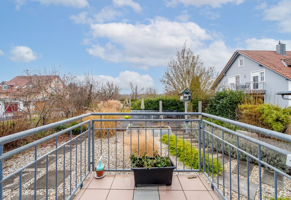 Immobilienangebot - Regensburg / Regensburg-Winzer - Alle - Sehr gepflegtes Zweiparteienhaus mit wunderschönem Grundstück im Stadtteil Winzer