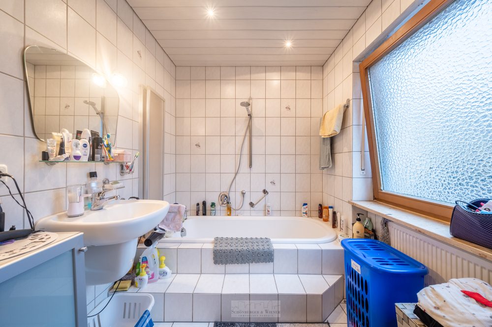 Immobilienangebot - Regensburg / Regensburg-Winzer - Alle - Sehr gepflegtes Zweiparteienhaus mit wunderschönem Grundstück im Stadtteil Winzer