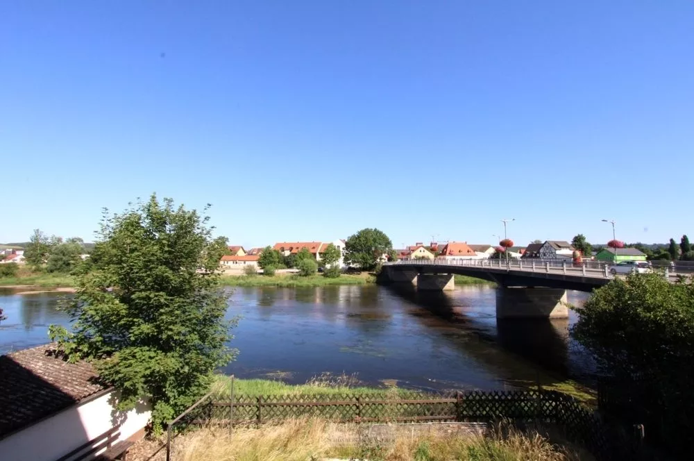Immobilienangebot - Regenstauf - Alle - Bestandshaus mit vielen Möglichkeiten in toller Lage mit Flussblick