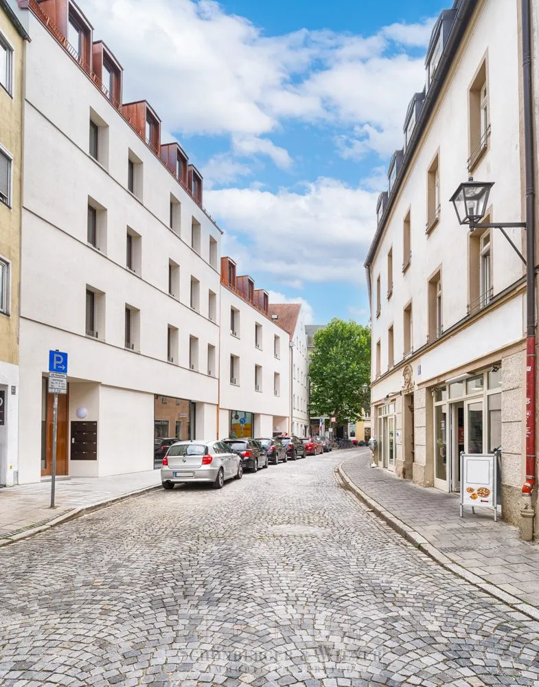 Immobilienangebot - Regensburg - Alle - Hochwertige 1 ZKB-Whg. mit abgetrenntem Schlafzimmer mitten im Zentrum! (3.4)