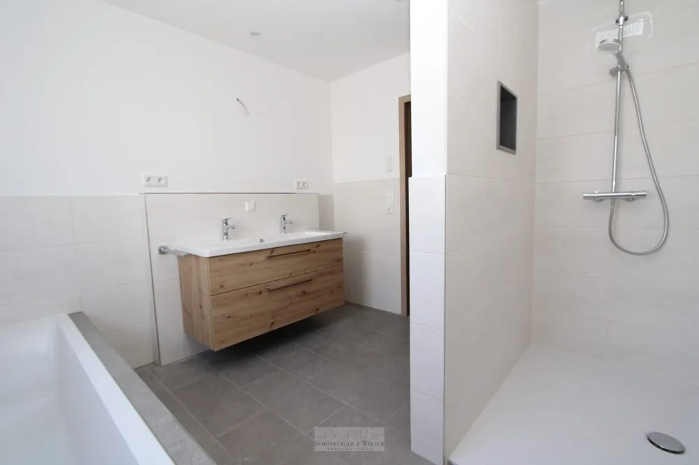 Immobilienangebot - Brunn - Alle - Exklusive 3 ZKB Wohnung mit Balkon in Frauenberg!