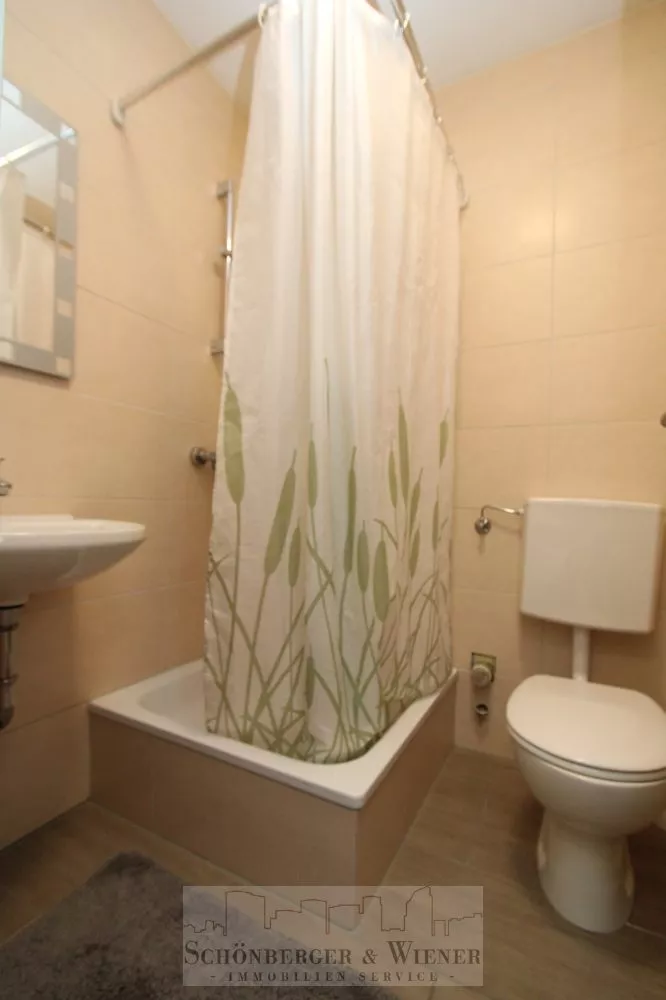 Immobilienangebot - Regensburg - Alle - Attraktive Wohnung mit 5 Zimmern & 5 Bädern – ideal für Kurzzeitvermietung, ca. 5,4 % Rendite