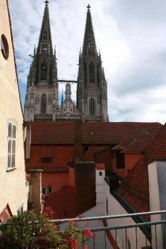 Immobilienangebot - Regensburg - Alle - Exklusive 3,5 ZKB-Wohnung mit Balkon und Domblick in bester Altstadtlage