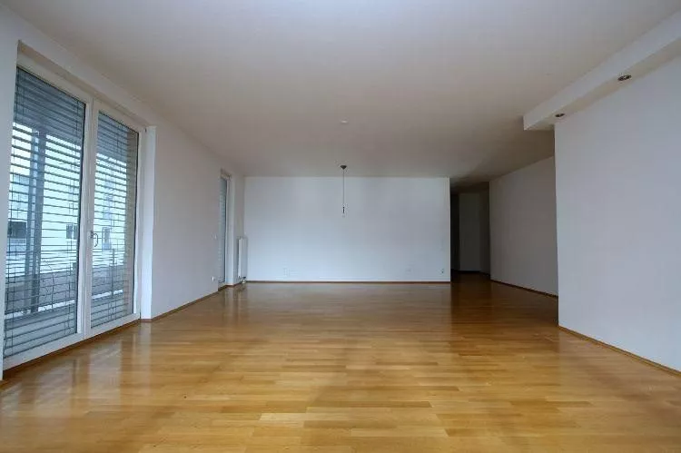 Immobilienangebot - Regensburg - Alle - Hochwertige 3,5 ZKB-Wohnung mit großem Balkon am "Unteren Wöhrd"