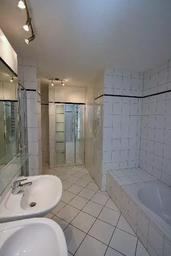 Immobilienangebot - Regensburg - Alle - Hochwertige 3,5 ZKB-Wohnung mit großem Balkon am "Unteren Wöhrd"