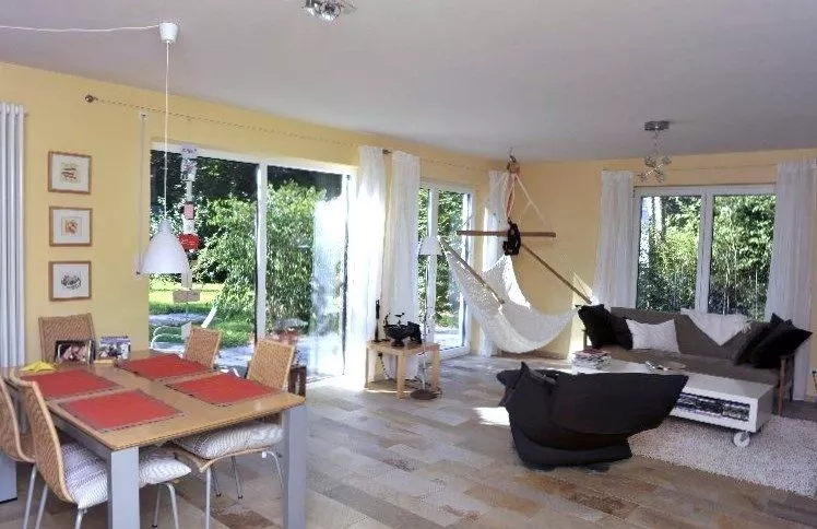 Immobilienangebot - Regensburg - Alle - Exklusive 4 ZKB-Wohnung mit 400 m² Garten im Regensburger Westen