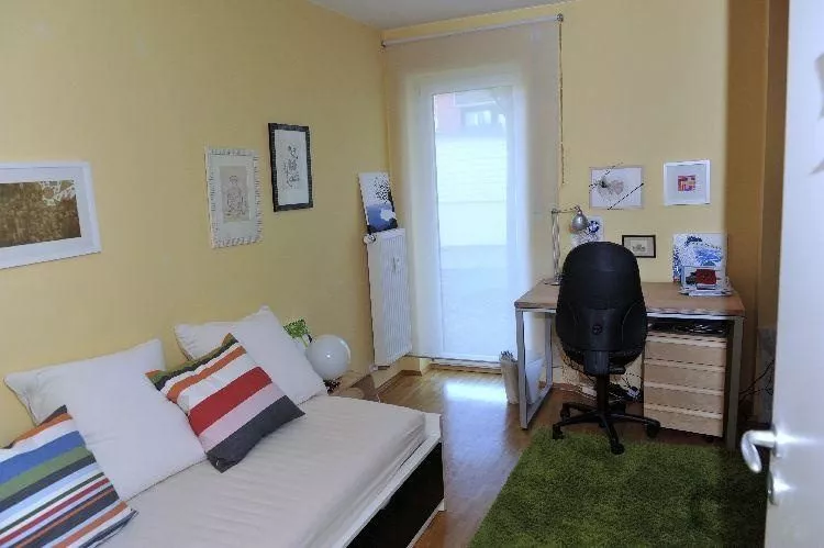 Immobilienangebot - Regensburg - Alle - Exklusive 4 ZKB-Wohnung mit 400 m² Garten im Regensburger Westen