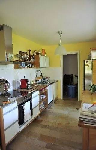 Immobilienangebot - Regensburg - Alle - Exklusive 4 ZKB-Wohnung mit 400 m² Garten im Regensburger Westen