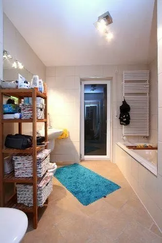 Immobilienangebot - Regensburg - Alle - Exklusive 4 ZKB-Wohnung mit 400 m² Garten im Regensburger Westen