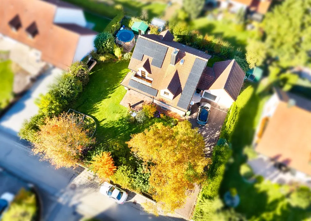 Immobilienangebot - Wenzenbach / Grünthal - Alle - Familienidylle im Grünen – Gepflegtes Einfamilienhaus mit großem Grundstück in ruhiger Lage
