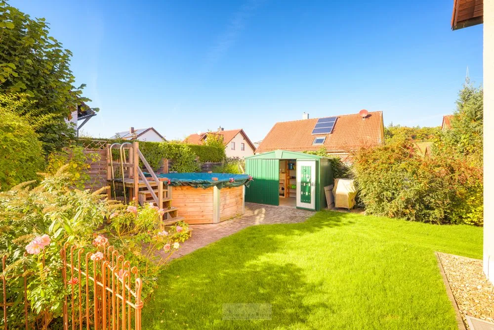 Immobilienangebot - Wenzenbach / Grünthal - Alle - Familienidylle im Grünen – Gepflegtes Einfamilienhaus mit großem Grundstück in ruhiger Lage
