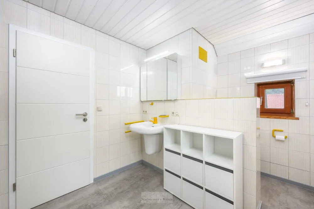 Immobilienangebot - Wenzenbach / Grünthal - Alle - Familienidylle im Grünen – Gepflegtes Einfamilienhaus mit großem Grundstück in ruhiger Lage