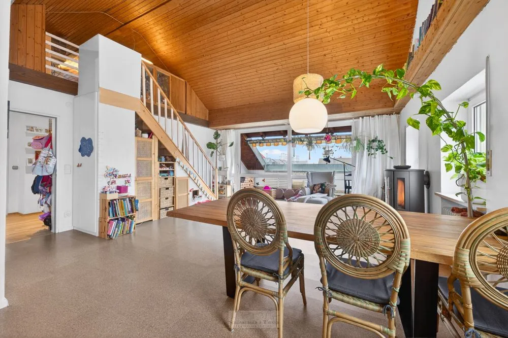 Immobilienangebot - Tegernheim - Alle - Wohnen mit Charakter – Lichtdurchflutete 3,5-Zimmer-Wohnung im obersten Geschoss