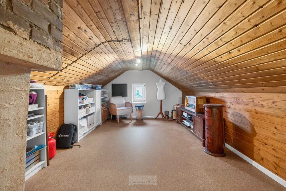 Immobilienangebot - Tegernheim - Alle - Wohnen mit Charakter – Lichtdurchflutete 3,5-Zimmer-Wohnung im obersten Geschoss