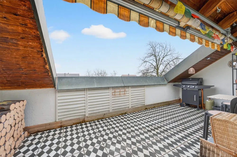Immobilienangebot - Tegernheim - Alle - Wohnen mit Charakter – Lichtdurchflutete 3,5-Zimmer-Wohnung im obersten Geschoss