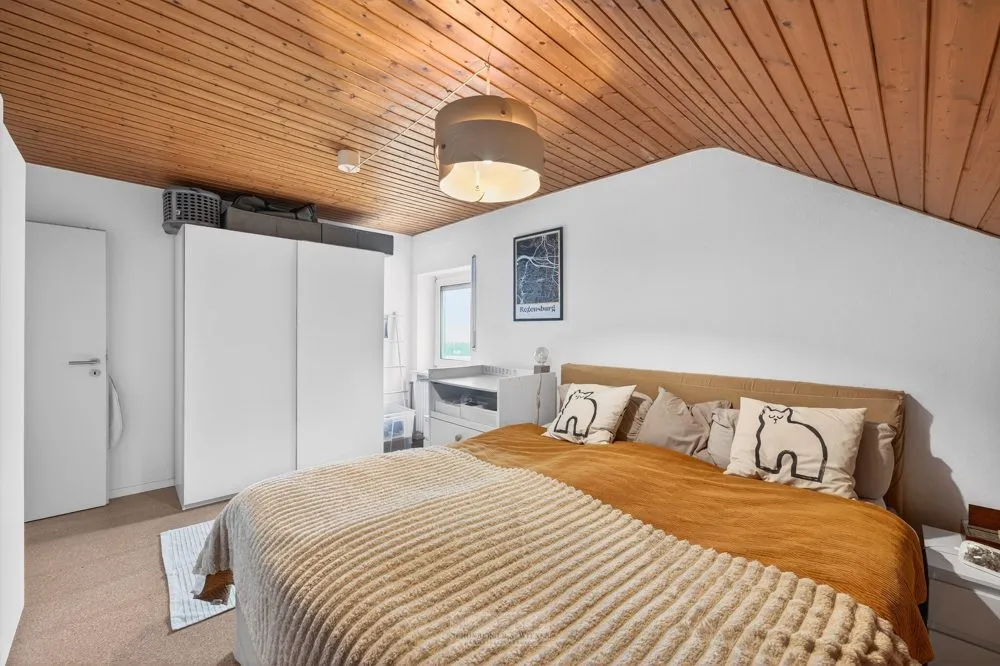 Immobilienangebot - Tegernheim - Alle - Wohnen mit Charakter – Lichtdurchflutete 3,5-Zimmer-Wohnung im obersten Geschoss