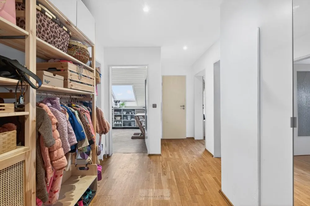 Immobilienangebot - Tegernheim - Alle - Wohnen mit Charakter – Lichtdurchflutete 3,5-Zimmer-Wohnung im obersten Geschoss