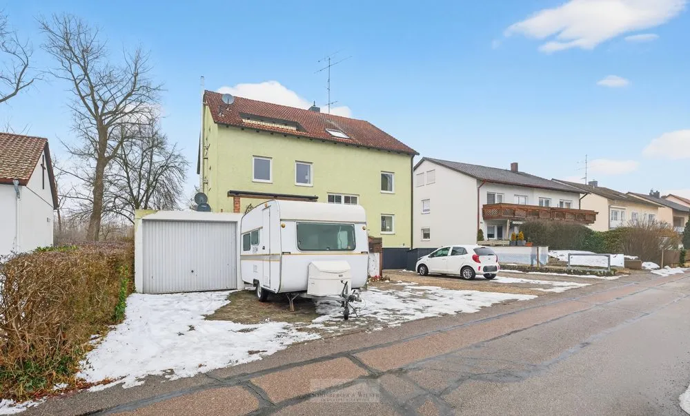 Immobilienangebot - Tegernheim - Alle - Wohnen mit Charakter – Lichtdurchflutete 3,5-Zimmer-Wohnung im obersten Geschoss
