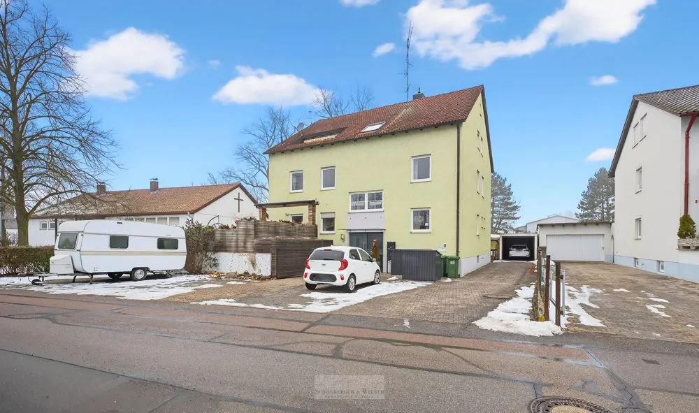 Immobilienangebot - Tegernheim - Alle - Wohnen mit Charakter – Lichtdurchflutete 3,5-Zimmer-Wohnung im obersten Geschoss