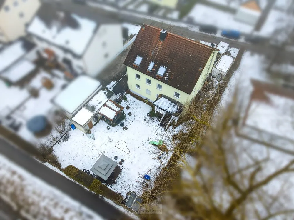 Immobilienangebot - Tegernheim - Alle - Wohnen mit Charakter – Lichtdurchflutete 3,5-Zimmer-Wohnung im obersten Geschoss