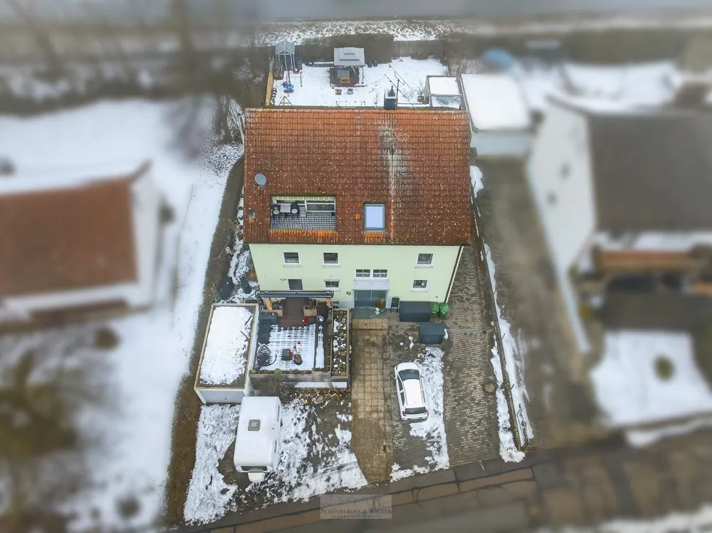 Immobilienangebot - Tegernheim - Alle - Wohnen mit Charakter – Lichtdurchflutete 3,5-Zimmer-Wohnung im obersten Geschoss
