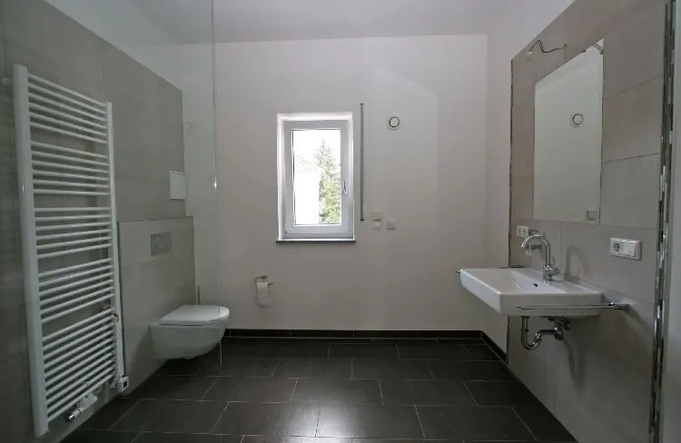 Immobilienangebot - Regensburg - Alle - Wohnen am Regenufer!! Neuwertige 3,5 ZKB-Wohnung mit Dachterrasse