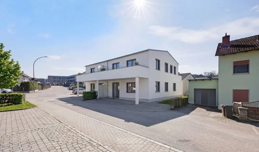 Immobilienangebot - Bad Abbach - Alle - KfW-55 Neubau-DHH mit Einliegerwohnung, PV & 3 Stellplätzen – nahe Regensburg