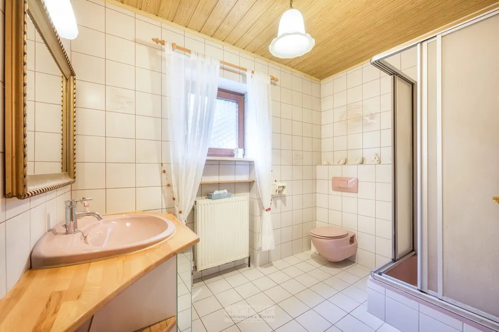 Immobilienangebot - Zeitlarn / Laub - Alle - Gepflegtes Einfamilienhaus mit gepflegter Ausstattung in ruhiger Lage in Laub