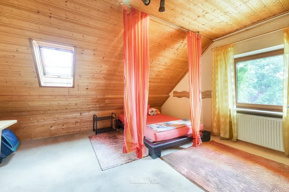 Immobilienangebot - Zeitlarn / Laub - Alle - Gepflegtes Einfamilienhaus mit gepflegter Ausstattung in ruhiger Lage in Laub