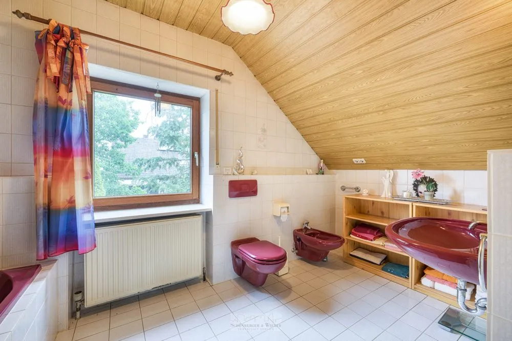 Immobilienangebot - Zeitlarn / Laub - Alle - Gepflegtes Einfamilienhaus mit gepflegter Ausstattung in ruhiger Lage in Laub
