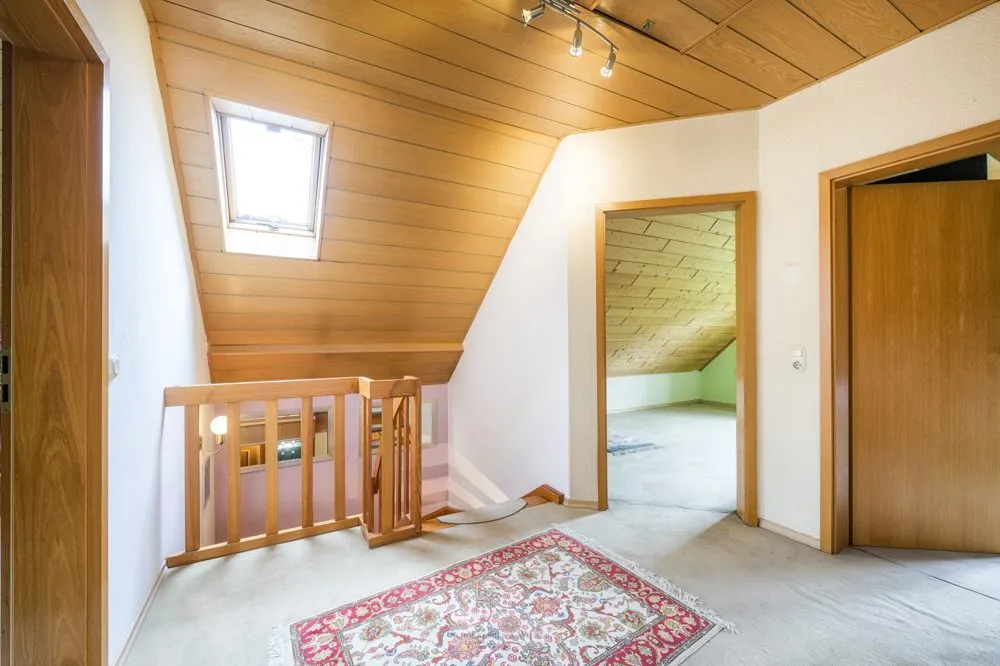 Immobilienangebot - Zeitlarn / Laub - Alle - Gepflegtes Einfamilienhaus mit gepflegter Ausstattung in ruhiger Lage in Laub
