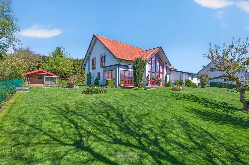 Immobilienangebot - Thalmassing - Alle - Freistehendes Architektenhaus auf 1.169 m² Traumgrundstück in ruhiger Lage bei Regensburg