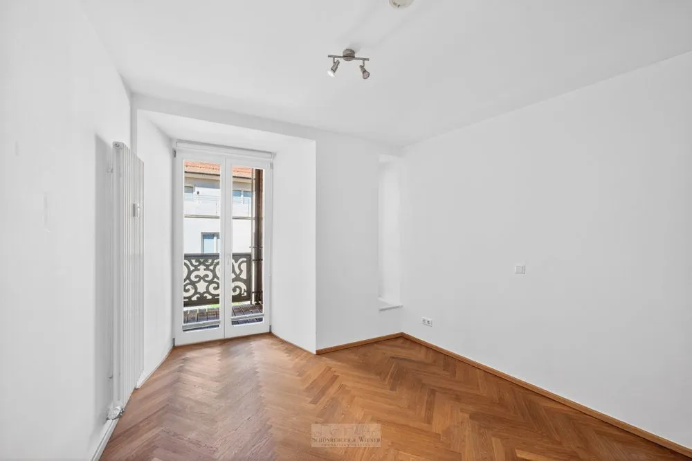Immobilienangebot - Regensburg - Alle - Exklusive 2,5-Zimmer-Altstadtwohnung mit Balkon in hochwertig saniertem Denkmalobjekt