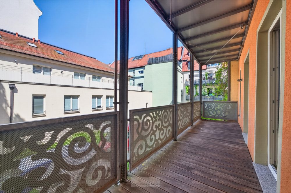 Immobilienangebot - Regensburg - Alle - Exklusive 2,5-Zimmer-Altstadtwohnung mit Balkon in hochwertig saniertem Denkmalobjekt