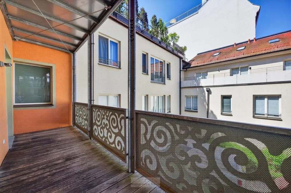 Immobilienangebot - Regensburg - Alle - Exklusive 2,5-Zimmer-Altstadtwohnung mit Balkon in hochwertig saniertem Denkmalobjekt