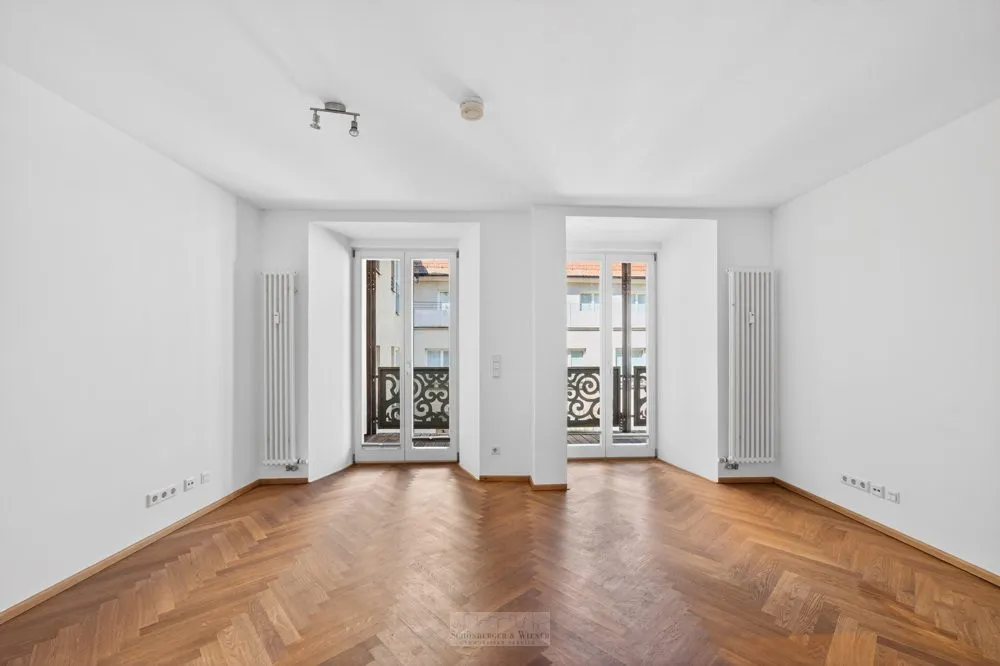 Immobilienangebot - Regensburg - Alle - Exklusive 2,5-Zimmer-Altstadtwohnung mit Balkon in hochwertig saniertem Denkmalobjekt