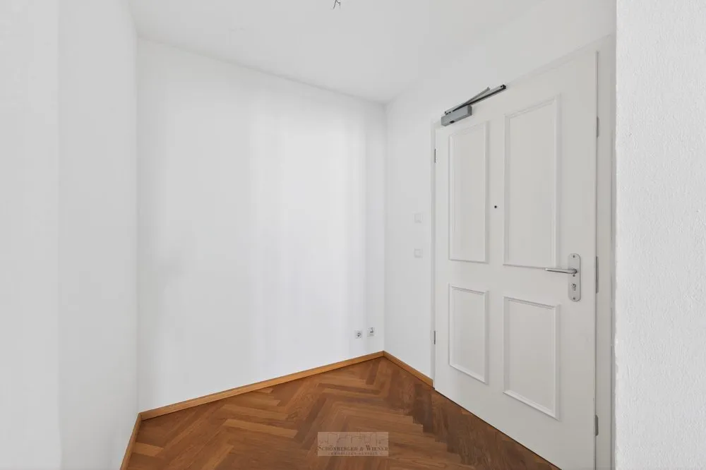 Immobilienangebot - Regensburg - Alle - Exklusive 2,5-Zimmer-Altstadtwohnung mit Balkon in hochwertig saniertem Denkmalobjekt