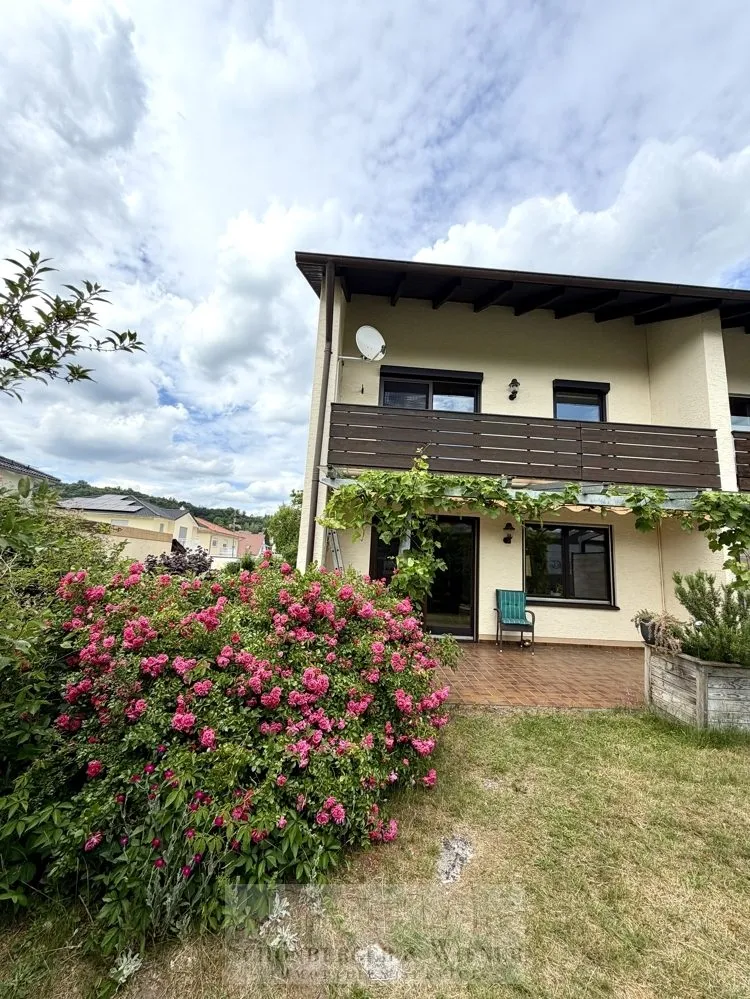 Immobilienangebot - Regenstauf - Alle - Gepflegte, zentral gelegene Doppelhaushälfte in Regenstauf!