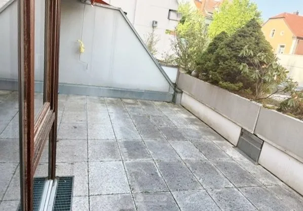 Immobilienangebot - Regensburg - Alle - Gepflegte 2 Zimmer-Wohnung mit großzügigem Balkon am östlichen Altstadtrand - frei ab 01.01.27