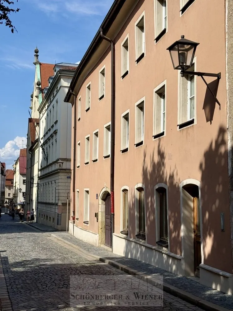 Immobilienangebot - Regensburg - Alle - Altstadt-Rarität: Maisonette mit Stellplatz im historischen Baudenkmal