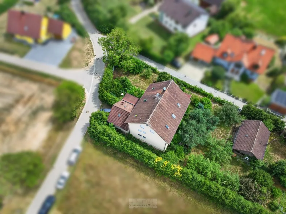 Immobilienangebot - Laaber / Hinterzhof - Alle - Idyllisch gelegenes 3 Parteiienhaus mit Entwicklungspotential !