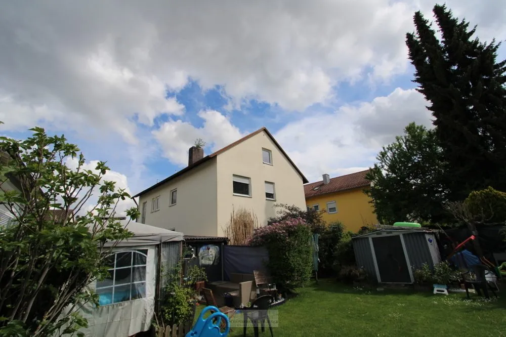 Immobilienangebot - Straubing - Alle - Zweiparteienhaus mit Ausbaureserve und langfristig vermieteten Wohnungen