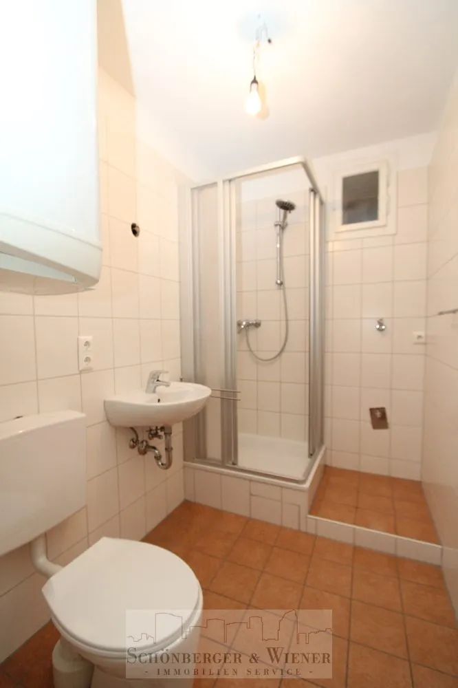 Immobilienangebot - Regensburg - Alle - Gepflegte 3 Zimmer-Altbau-Wohnung in exponierter Lage direkt am Donauufer!
